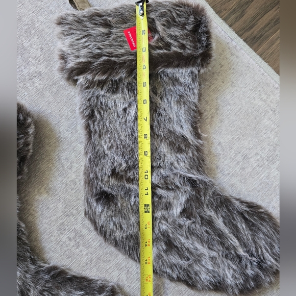 🆕 Set of 2! 18"-20" Dark Brown Gray Faux Fur Christmas Holiday Stockings Furry - Picture 8 of 10